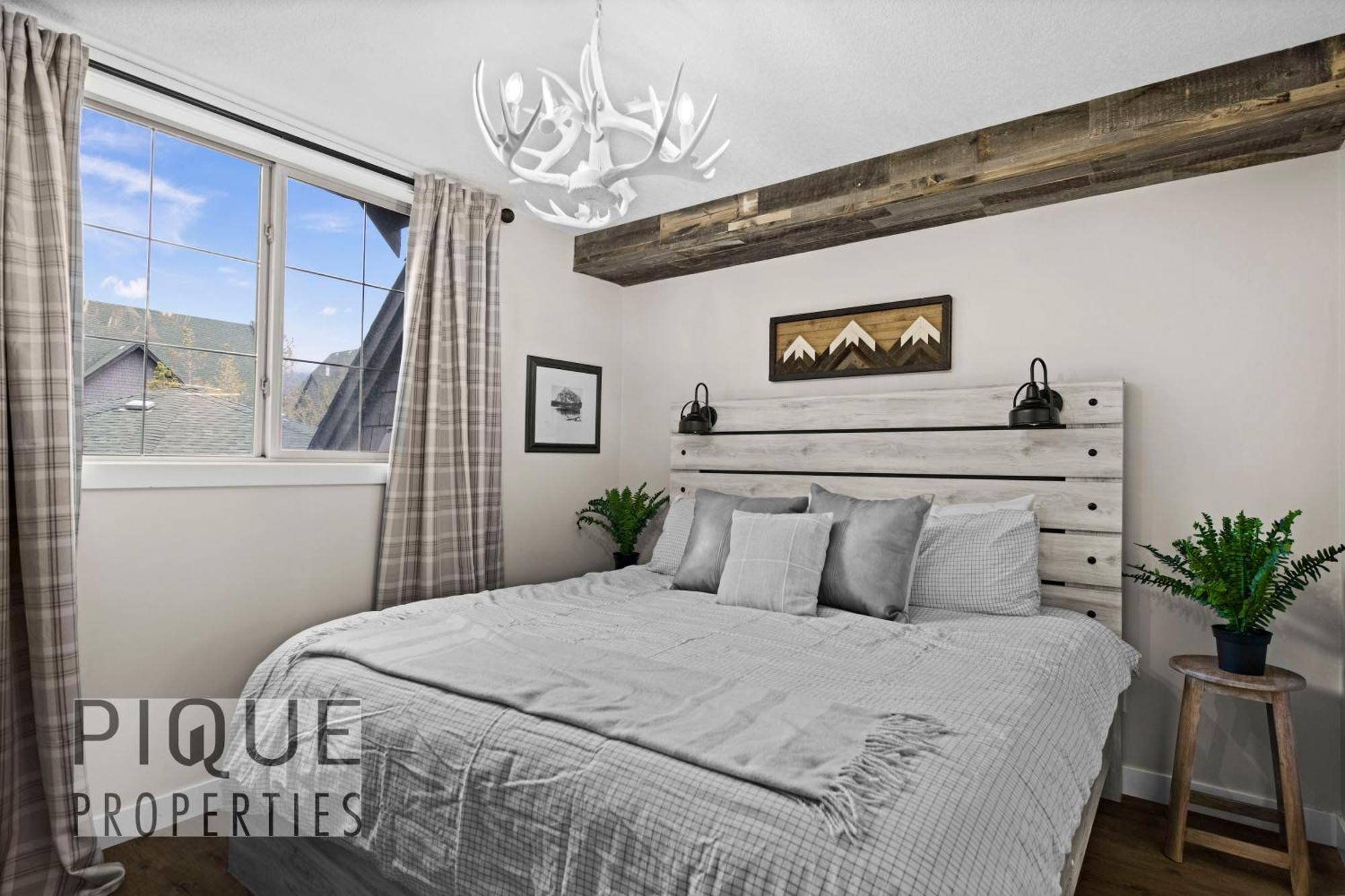 Mystic Mountain Chalet, Heated Outdoor Pool & Hot Tub, Free Parking, Fast Wifi! Canmore Zewnętrze zdjęcie