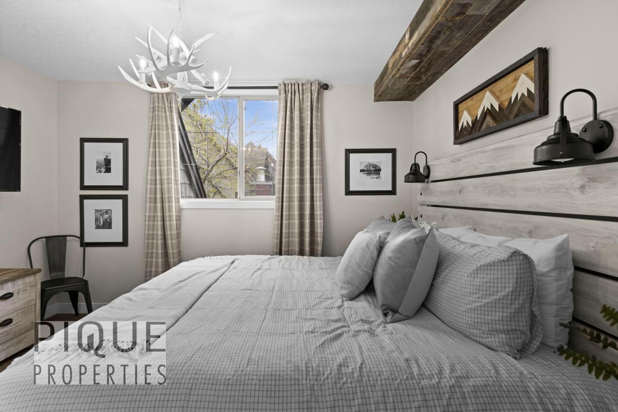 Mystic Mountain Chalet, Heated Outdoor Pool & Hot Tub, Free Parking, Fast Wifi! Canmore Zewnętrze zdjęcie